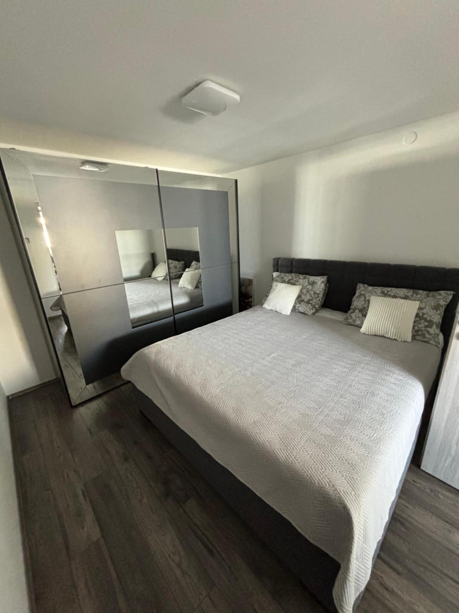 Studio Apartman "Valentina" 塞尼 外观 照片